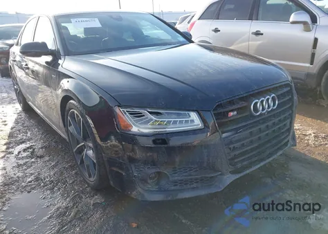 2017 Audi S8 4.0T Plus z USA, uszkodzony, nr VIN WUAJ5AFD5HN900271